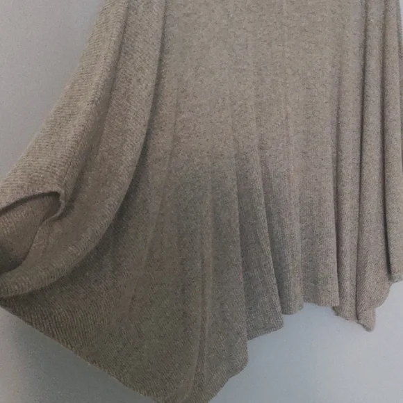 EUC✨ HUDSON GRAY oversized medium (XL) oatmeal short sleeve v-neck knit top - Picture 10 of 14